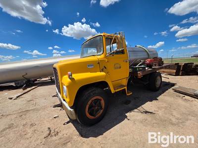 1974 Ford LN8000 S/A Flatbed Truck w/Tank