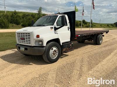 2005 GMC C7500 24’ x’8’ Flatbed Truck