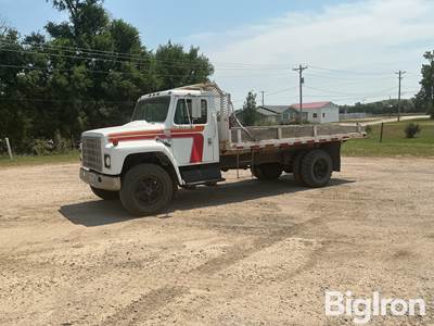 1979 International 1724 S/A Flatbed Truck