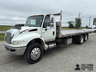 2007 International 4400 Flatbed Truck