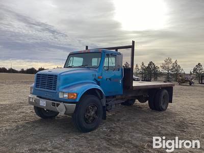 1992 International 4700 4x2 Flatbed Truck