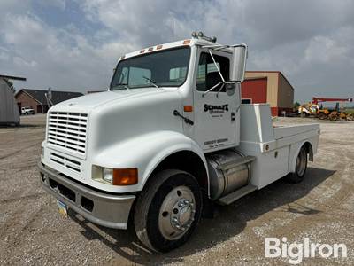 1990 International 7100 S/A Flatbed Truck