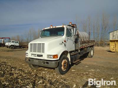 1999 International 8100 S/A Flatbed Truck w/Water Tank