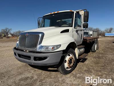 2012 International Durastar 4300 S/A Flatbed Truck