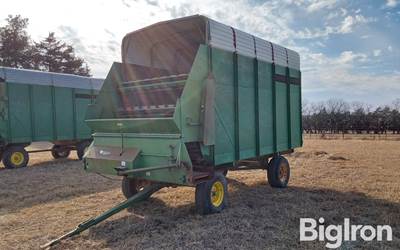 Badger 1416 Self Unloading Forage Wagon