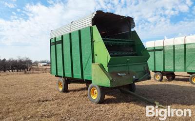Badger 1416 Self Unloading Forage Wagon