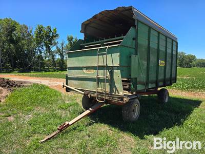 Badger Front Unload Silage Wagon