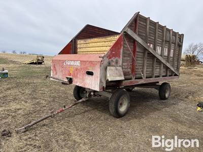 Farmhand F48B Forage Wagon