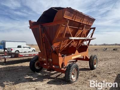 Gehl 9000 HB Side Dump wagon