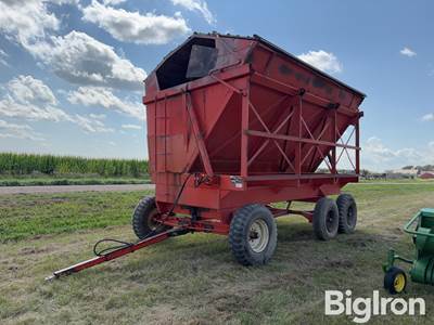 Jiffy 900 High Dump Forage Wagon