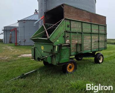 John Deere 112 Silage Wagon