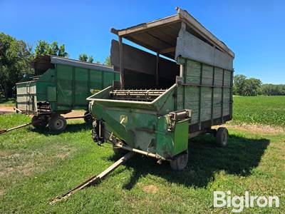 John Deere 112 Chuck Wagon Front Unload Silage Wagon