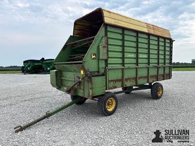 John Deere 716 Silage Wagon