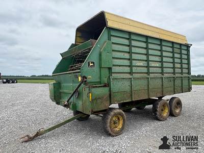 John Deere 716 Silage Wagon
