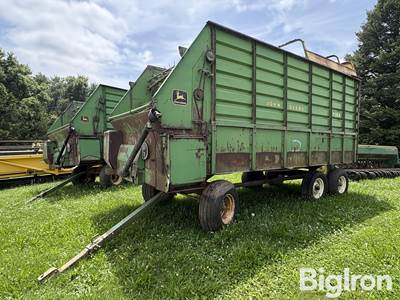 John Deere 716A Forage Wagon