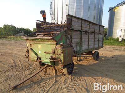 John Deere Chuck Wagon Forage/ Feeder Wagon