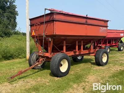 M&W 300B Gravity Wagon
