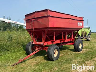 M&W 300B Gravity Wagon