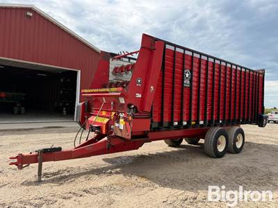 2009 Meyer 6224 Front & Rear Unload T/A Forage Wagon