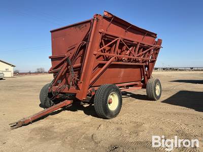 Richardton 770 Side Dump Forage Wagon