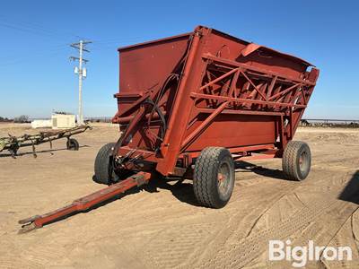Richardton 770 Side Dump Forage Wagon