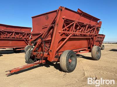 Richardton 770 Side Dump Forage Wagon