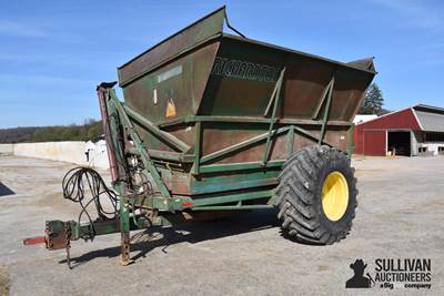 Richardton 975 High-Lift Forage Wagon