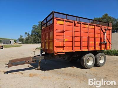 16' Hydraulic Dump Forage Wagon