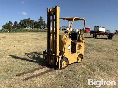 Caterpillar Towmotor 422S Forklift