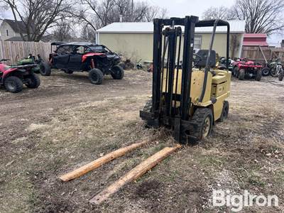 Caterpillar V40B Forklift