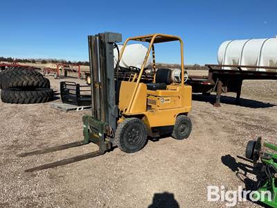 Caterpillar V40B Forklift