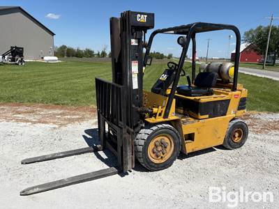 Caterpillar V40E ForkLift