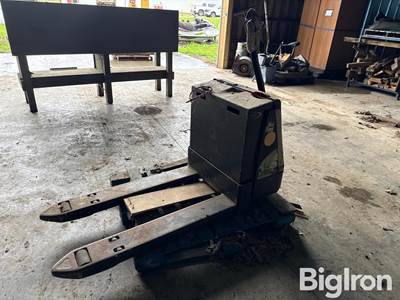 Crown WP2335-45 Pallet Jack