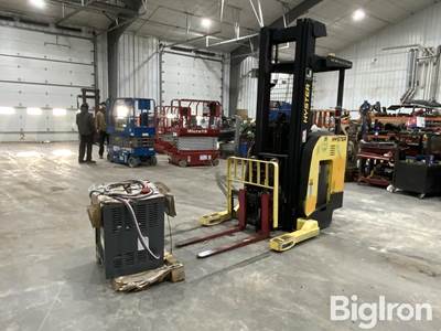 Hyster N40ZRS-14.5 Stand-On Forklift w/Charger