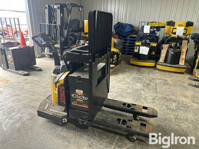 Yale MPE060LVHN24T2736 Electric Ride On Pallet Jack