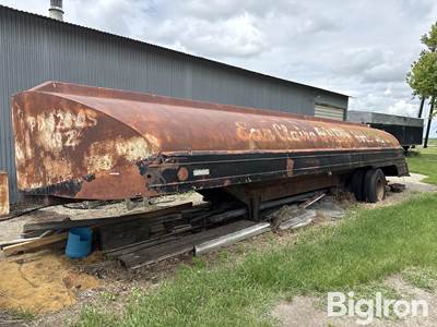 1946 Fruehauf 5,550 Gal T/A Fuel Trailer