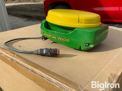 2023 John Deere StarFire 7000 Universal Receiver (Globe)