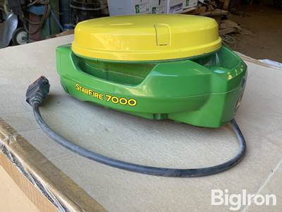 2023 John Deere StarFire 7000 Universal Receiver (Globe)