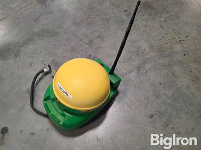 John Deere StarFire 3000 Receiver w/RTK Antenna