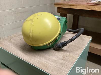 John Deere StarFire 3000 Globe Receiver