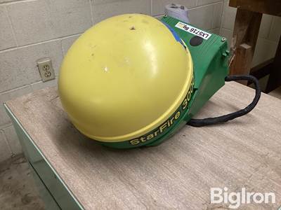 John Deere StarFire 3000 Globe Receiver