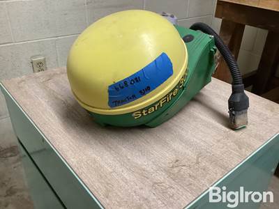 John Deere StarFire 3000 Globe Receiver