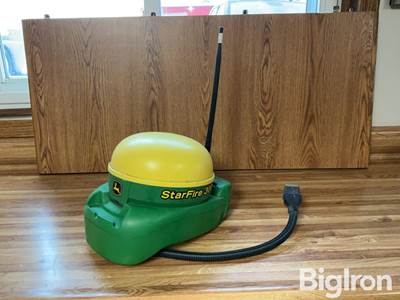 John Deere StarFire 3000 Receiver w/RTK Radio 450