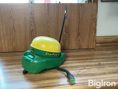 John Deere StarFire 3000 Receiver w/RTK Radio 450