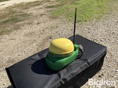 John Deere Starfire 3000 Receiver w/RTK Radio 900