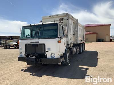 2010 Autocar Xpeditor T/A Side Load Garbage Truck