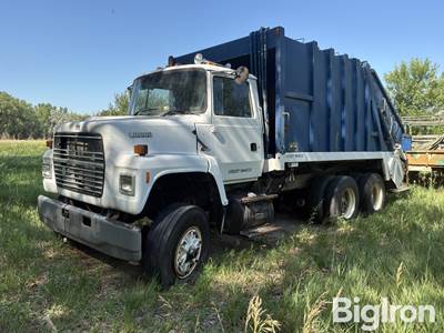 1995 Ford L8000 T/A Trash Truck