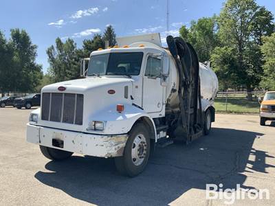 2004 Peterbilt 330 S/A Garbage Truck