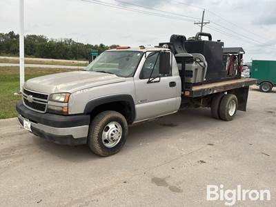2006 Chevrolet Silverado 3500 S/A Flatbed Fuel & Lube Truck