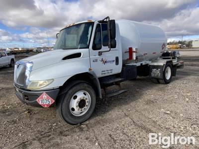 2003 International 4300 S/A Propane Delivery Truck
